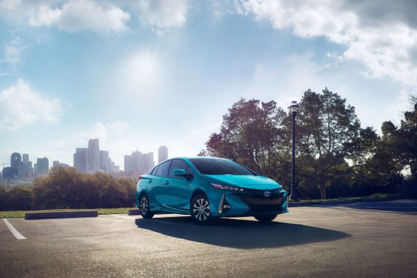 id13640289-2022_Prius-Prime_Blue_0001-Scaled-600x450-600x400.jpg