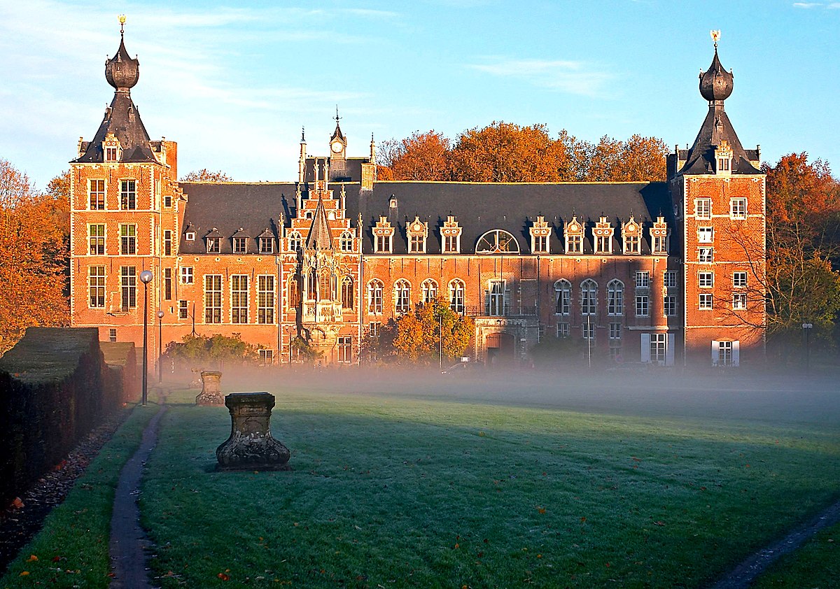 1200px-Castle_Arenberg,_Katholieke_Universiteit_Leuven_adj.jpg