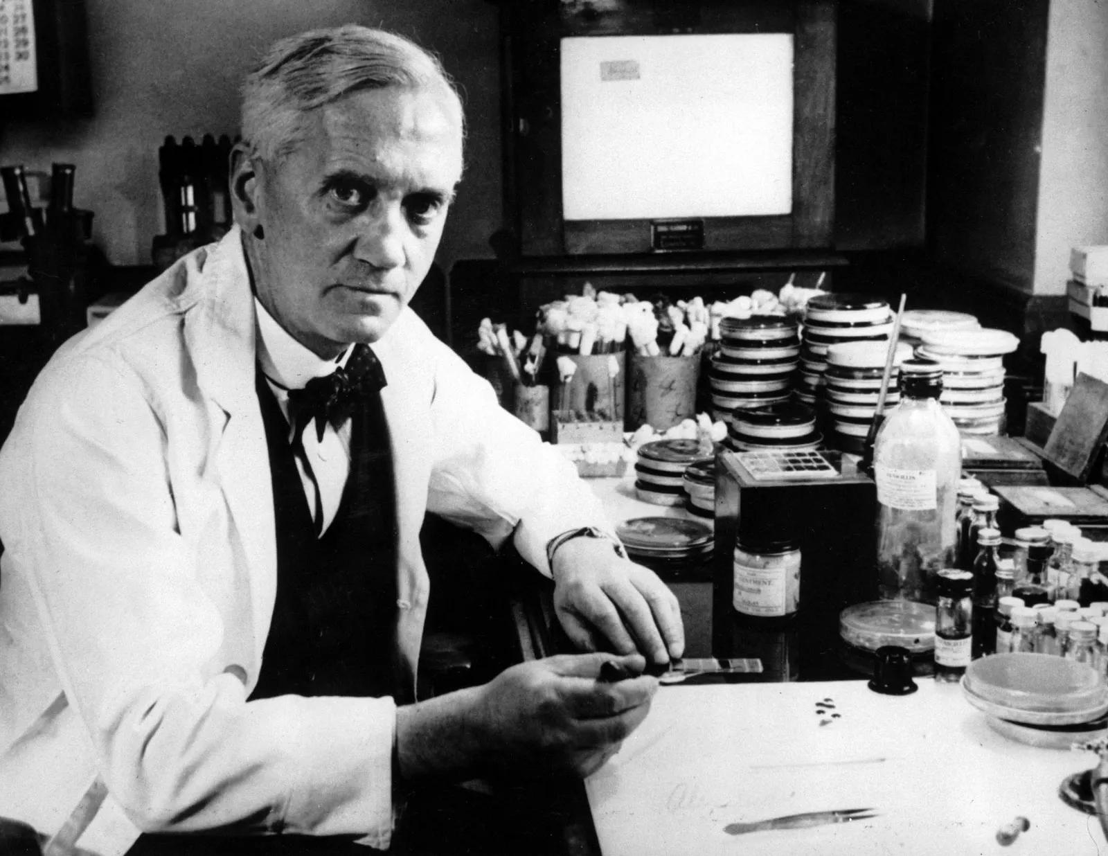 Alexander-Fleming-1952.jpg