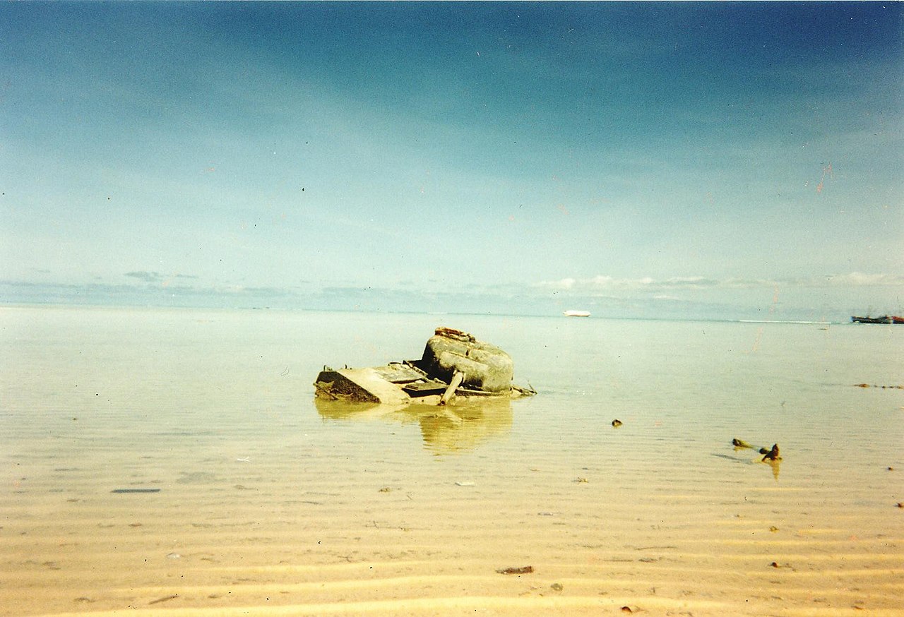 1280px-Battle_Tarawa_Tank.jpg