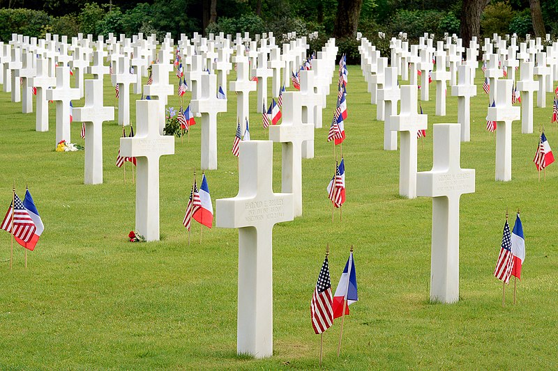 800px-Normandy_American_Cemetery_and_Memorial,_June_2012.jpg