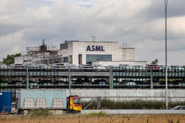 ASML.jpg
